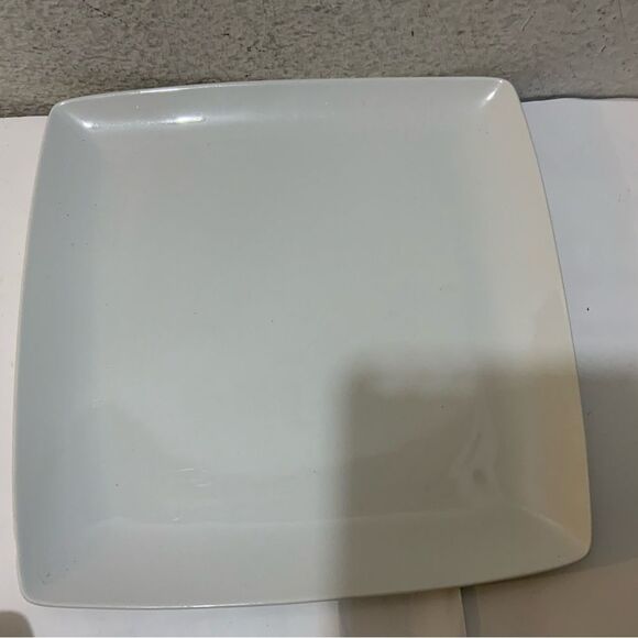 [3] Over and Back “Maison " WHITE PORCELAIN 10.5” SQUARE DINNER PLATES A20 - Picture 3 of 9